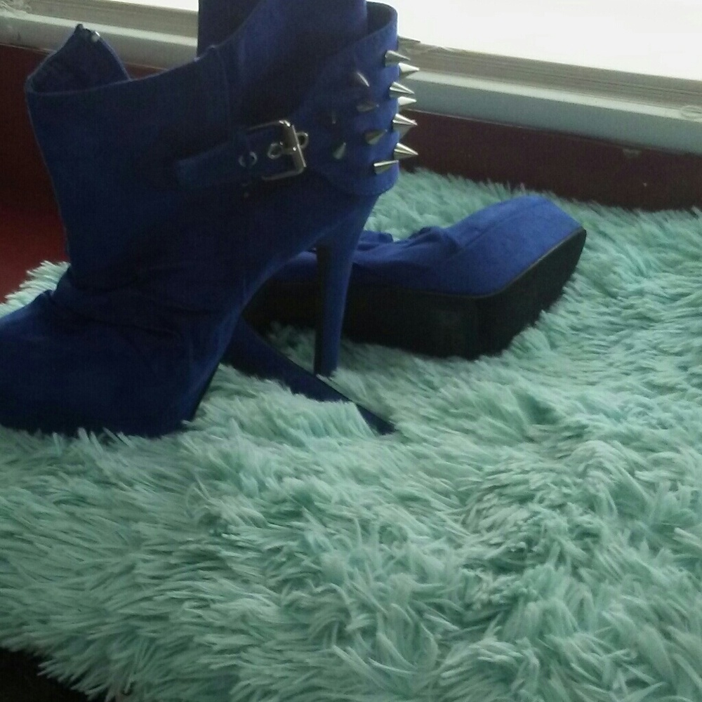 Shoes - Picture 2 of 2